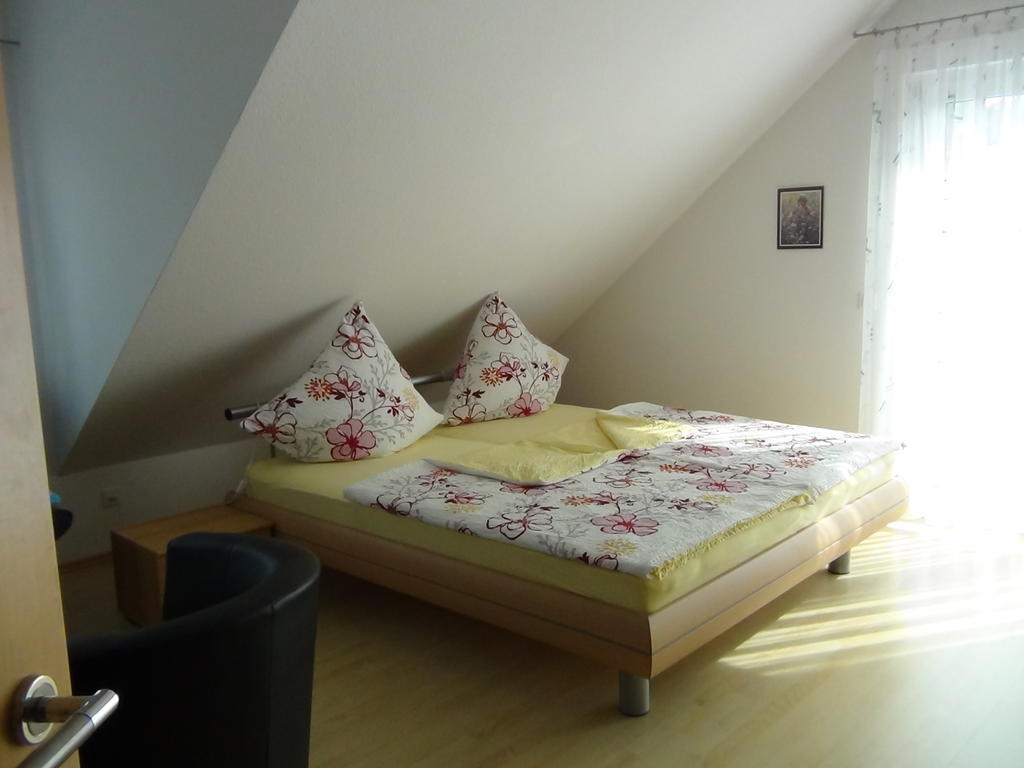 Haus Erika Am Weg Bed and Breakfast Kesswil Rum bild